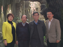 與資深顧問(wèn)交談